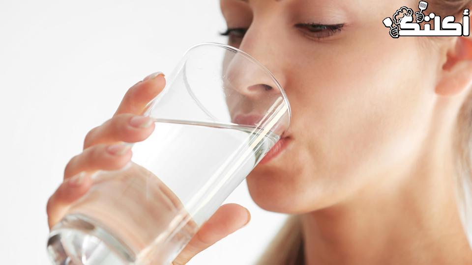 أهمية شرب 8 أكواب من الماء يوميا
